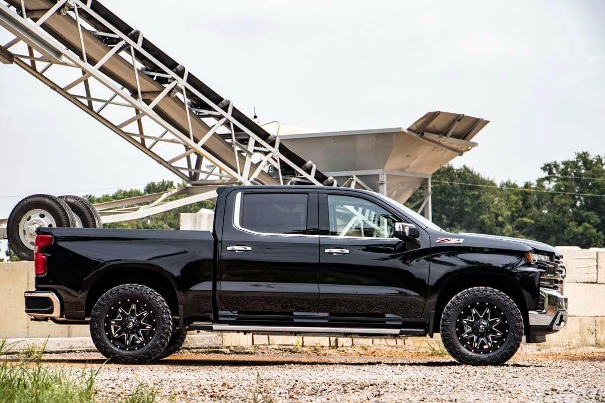 2 Rough Country Leveling Kit