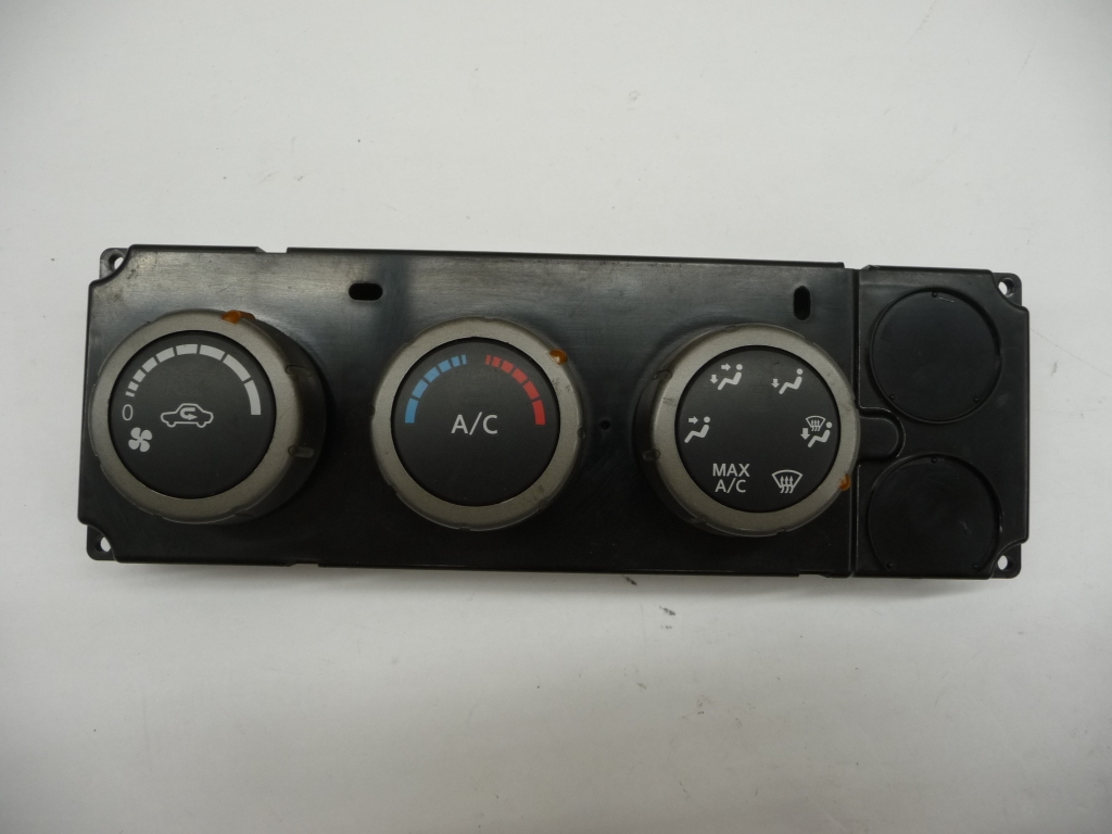 2005 Nissan Titan Climate Control Module