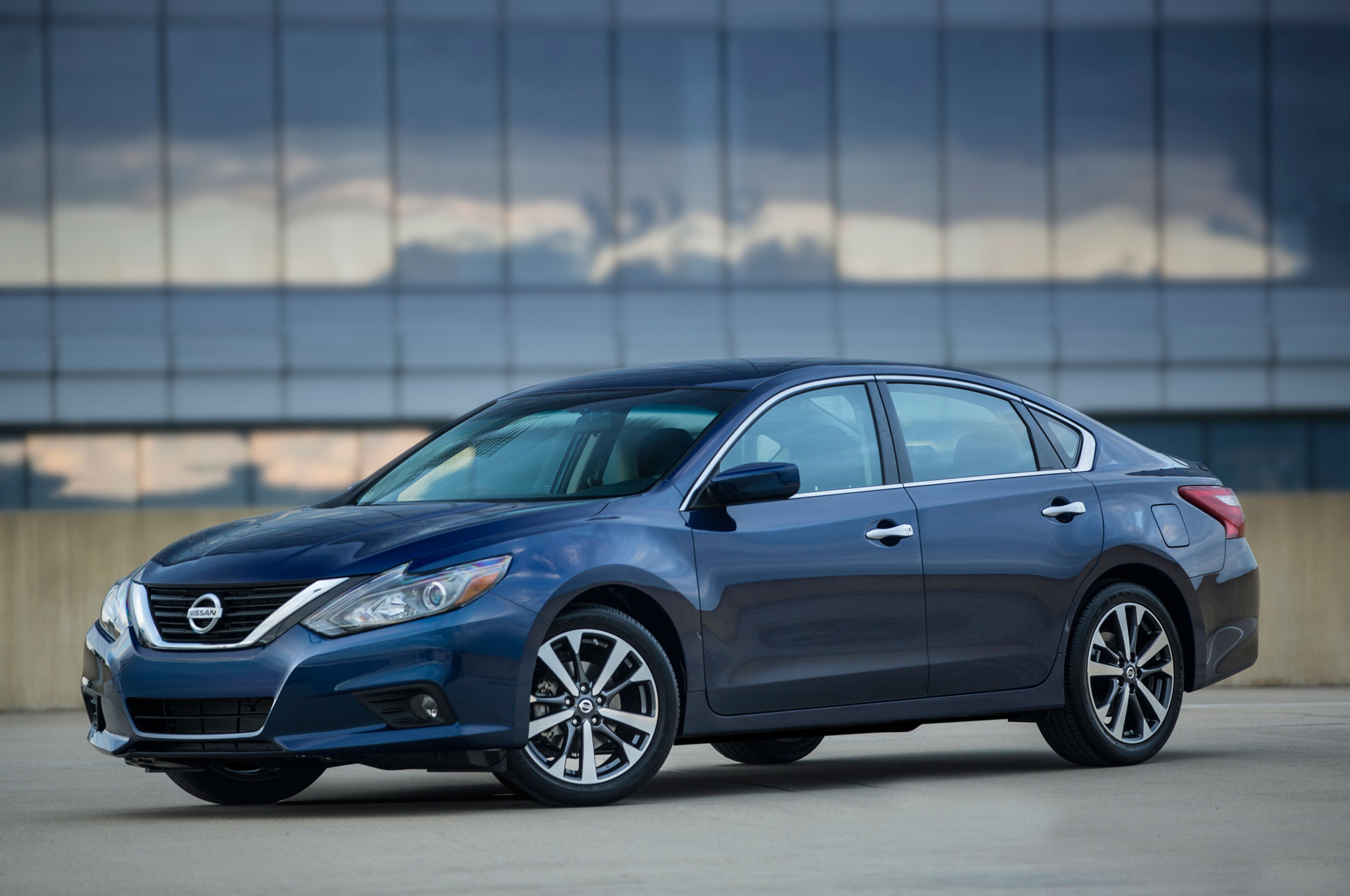 What Is A Nissan Altima Sr