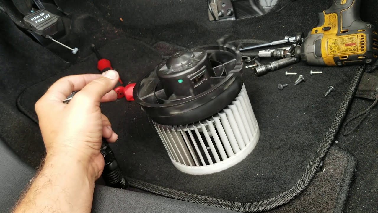 2016 Nissan Rogue Blower Motor Location