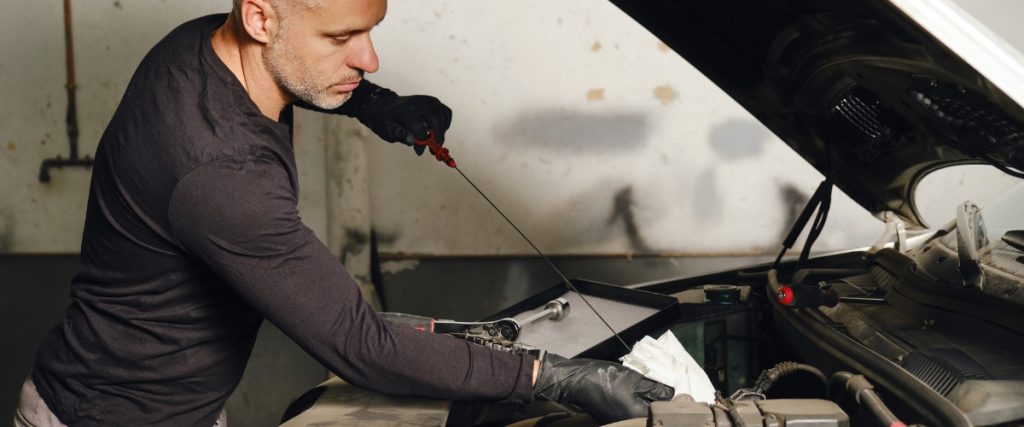 Should You Check Oil While Car Is Running