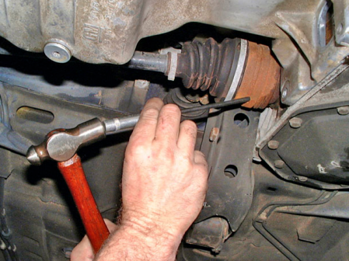How To Remove The Drive Shaft Drive shaft replacement: an expert guide | Haynes Publishing