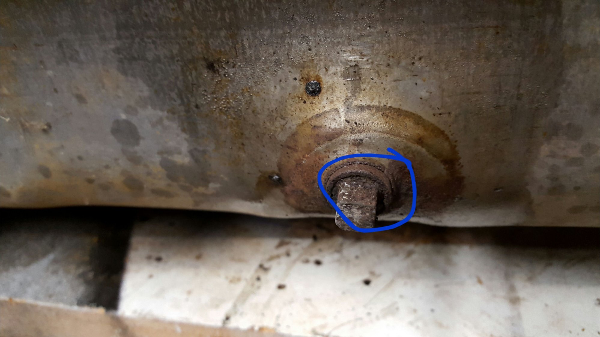 Fuel Tank Drain Plug 2011 Ford Expedition Location Diagram