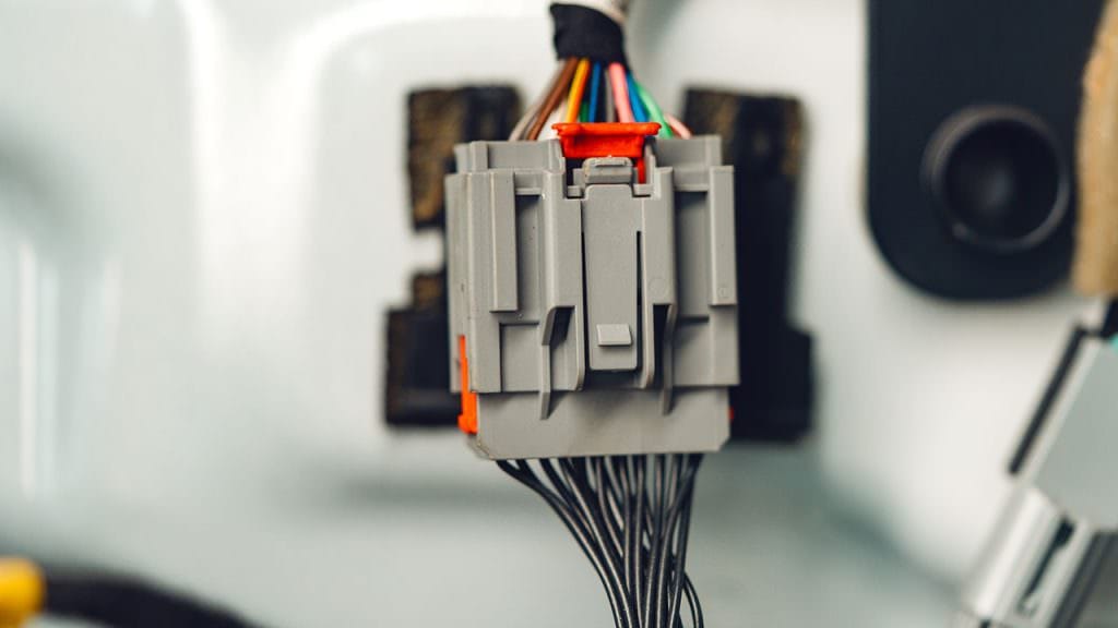 How To Clean Electrical Connectors On A Car How to clean and remove wires from push-in automotive connectors