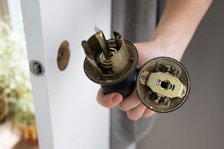 How To Fix A Door Knob That Falls Off How to Fix a Door Knob That Fell Off