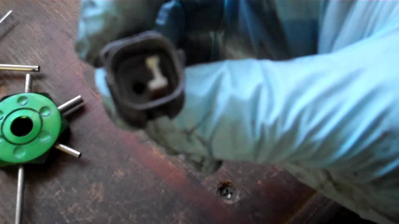 How To Remove Wire Harness Clip How to fix your wire harness plug connector - YouTube