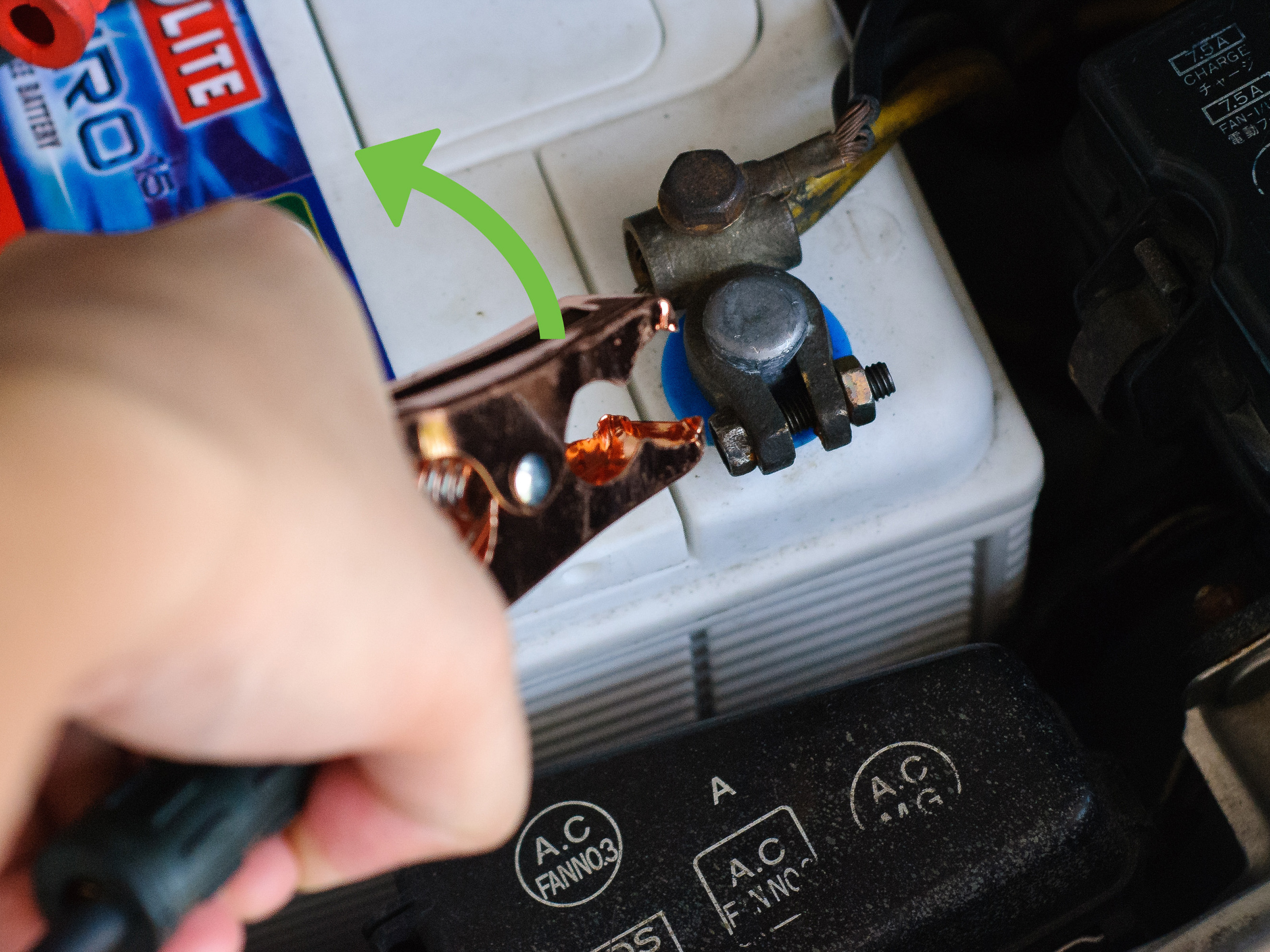 How To Hook Up Jumper Cables To A Battery