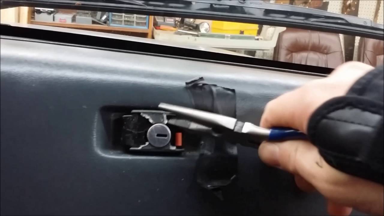 How To Open A Jammed Glove Box How to open a locked or stuck jeep glove box - YouTube