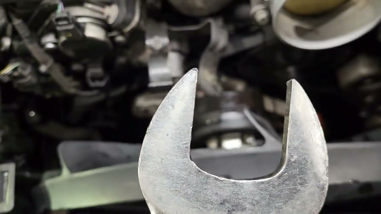 How To Remove A Fan Clutch Without The Tool HOW TO REMOVE RANGE ROVER 2008-2012 FAN CLUTCH WITHOUT SPECIAL TOOLS #