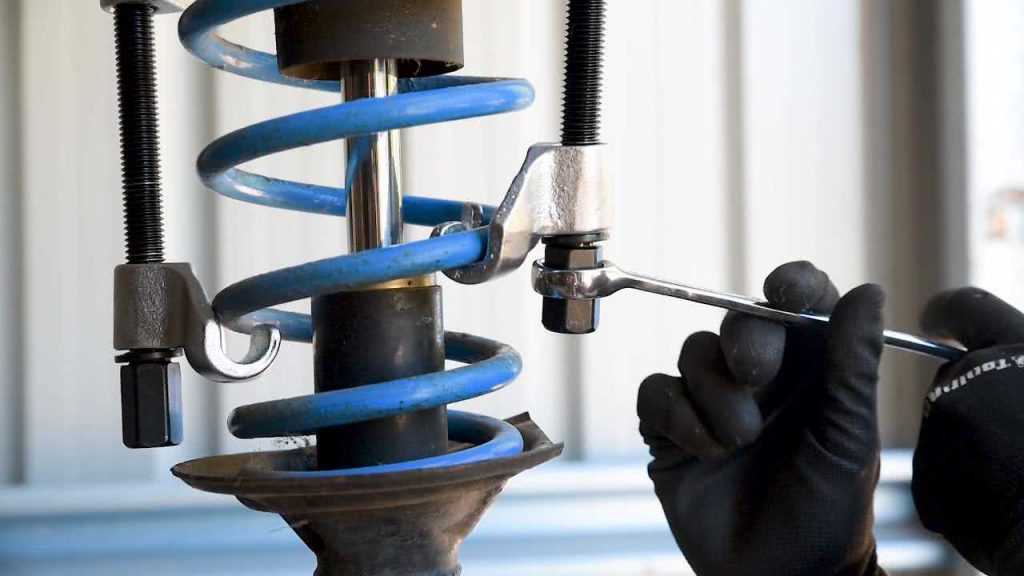 How Do You Use A Coil Spring Compressor