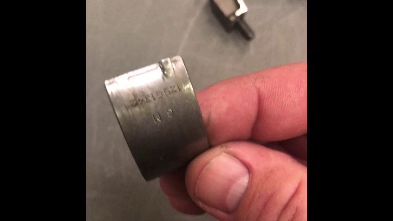 How To Replace A Rod Bearing Installing connecting rod bearings - YouTube