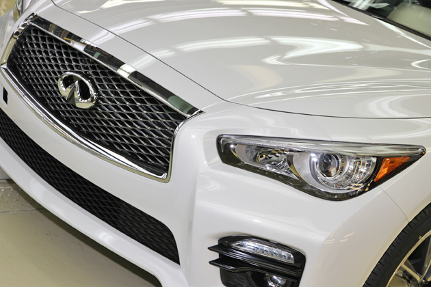 Infiniti Moonlight White Pearl Paint