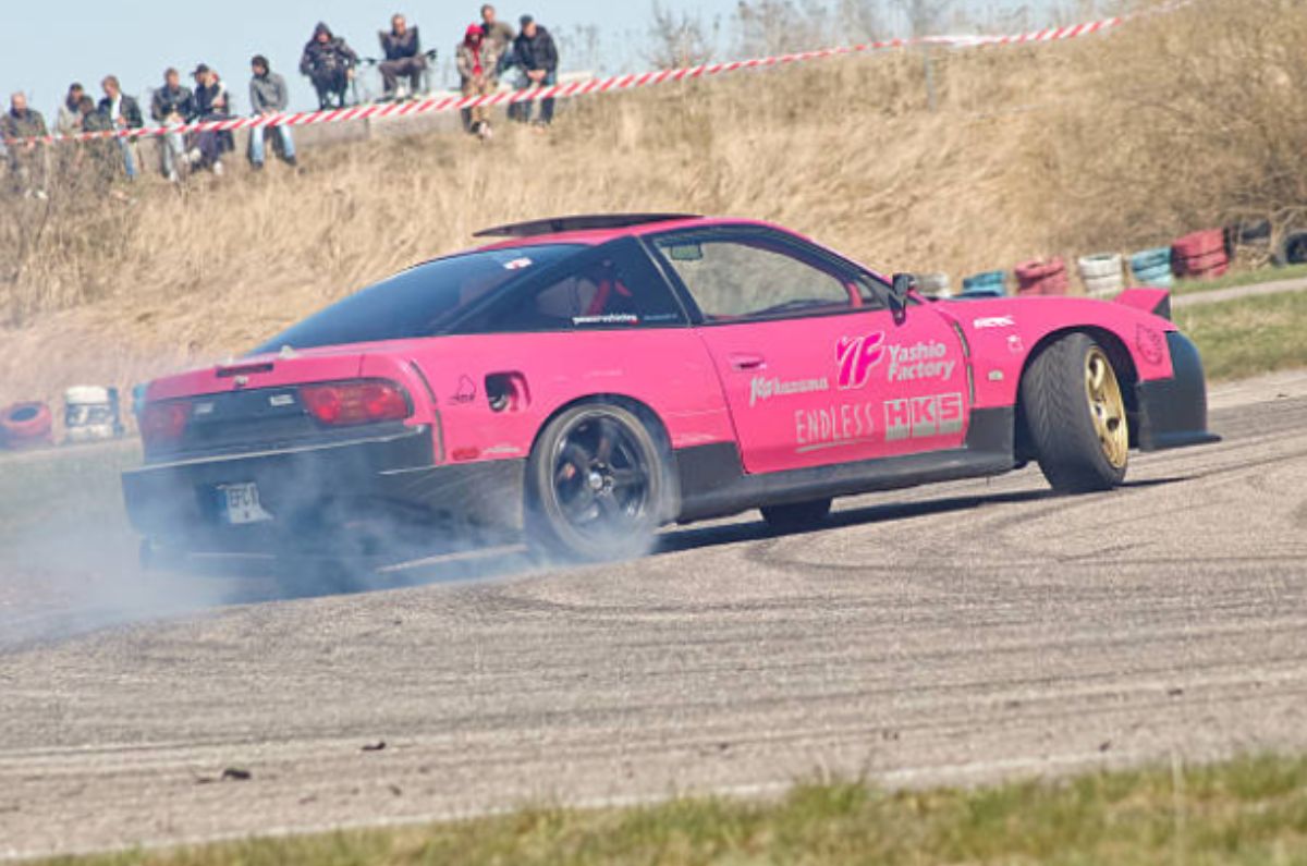 240sx Chassis Lightening Strengthening Nissan 240SX: Belleza Eterna y Potencia Legendaria en un Auto