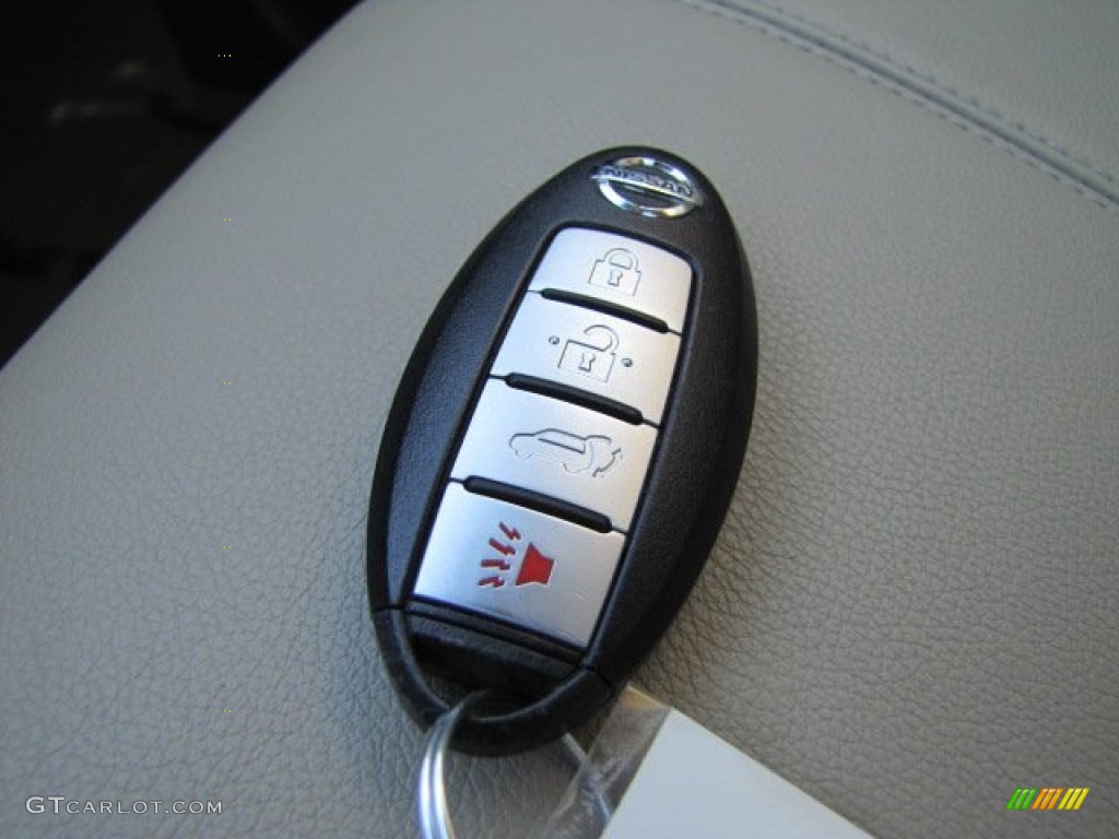 Nissan Murano Wheel Lock Key Location
