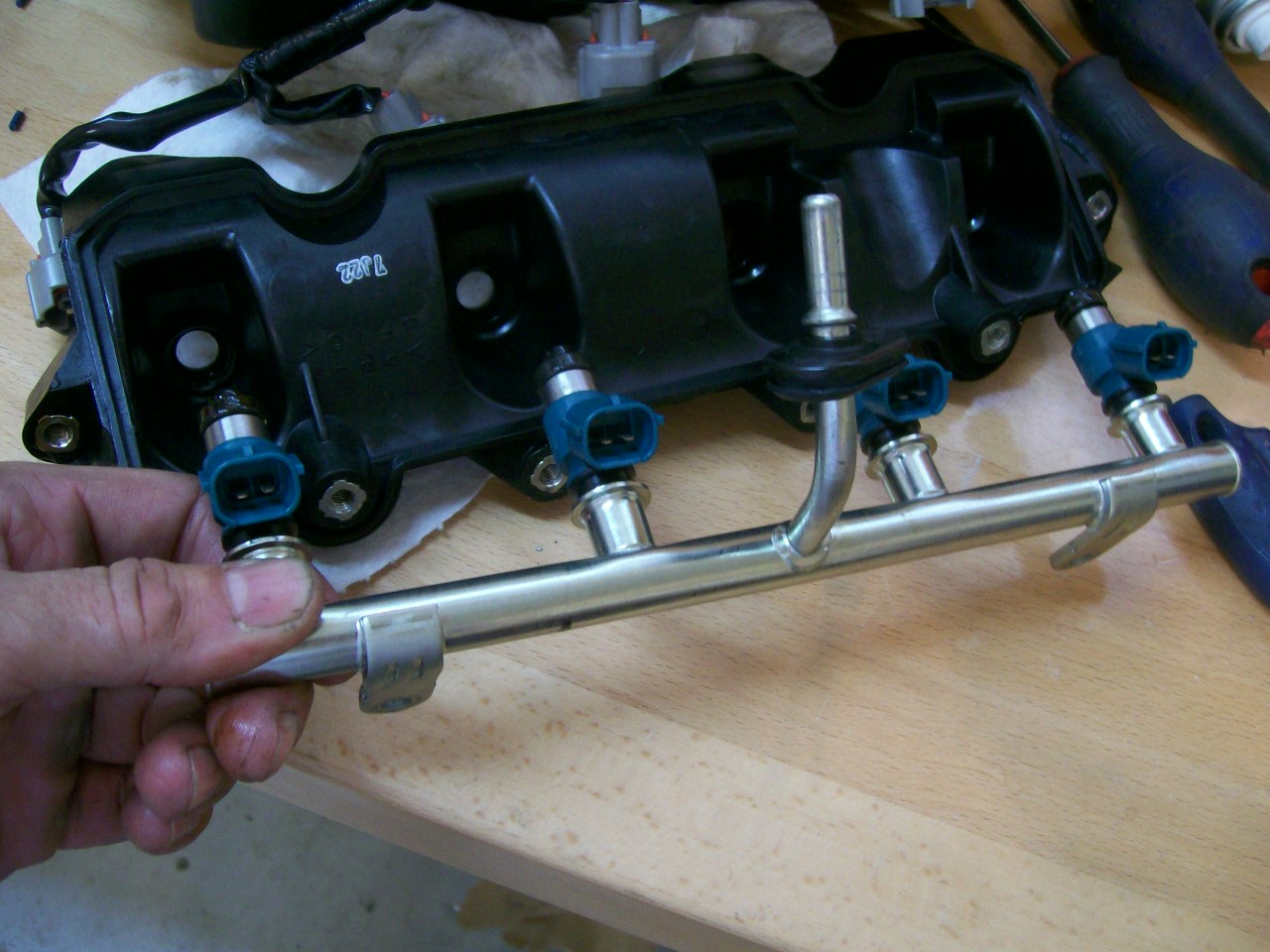 How To Remove Injectors From Fuel Rail Removing Injectors From Fuel Rail at Stella Prell blog