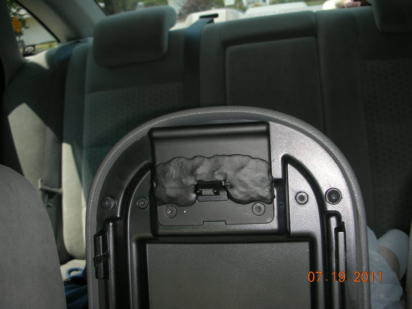 How To Fix Center Console Latch Repair Ford Center Console Latch : 8 Steps - Instructables