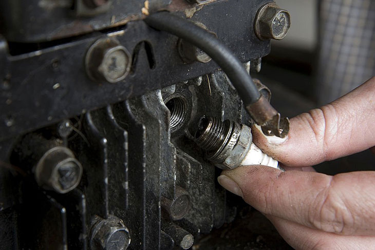 How To Fix Wet Spark Plugs