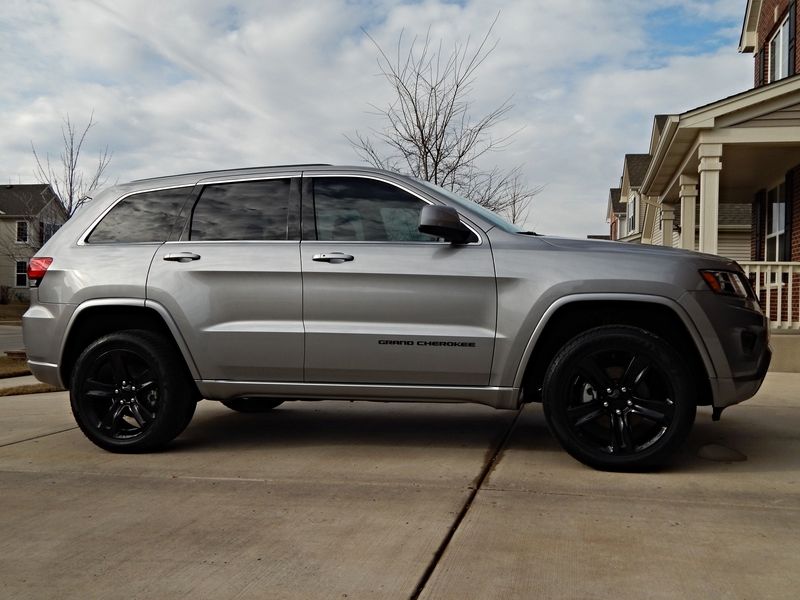 2018 Jeep Grand Cherokee White Black Rims