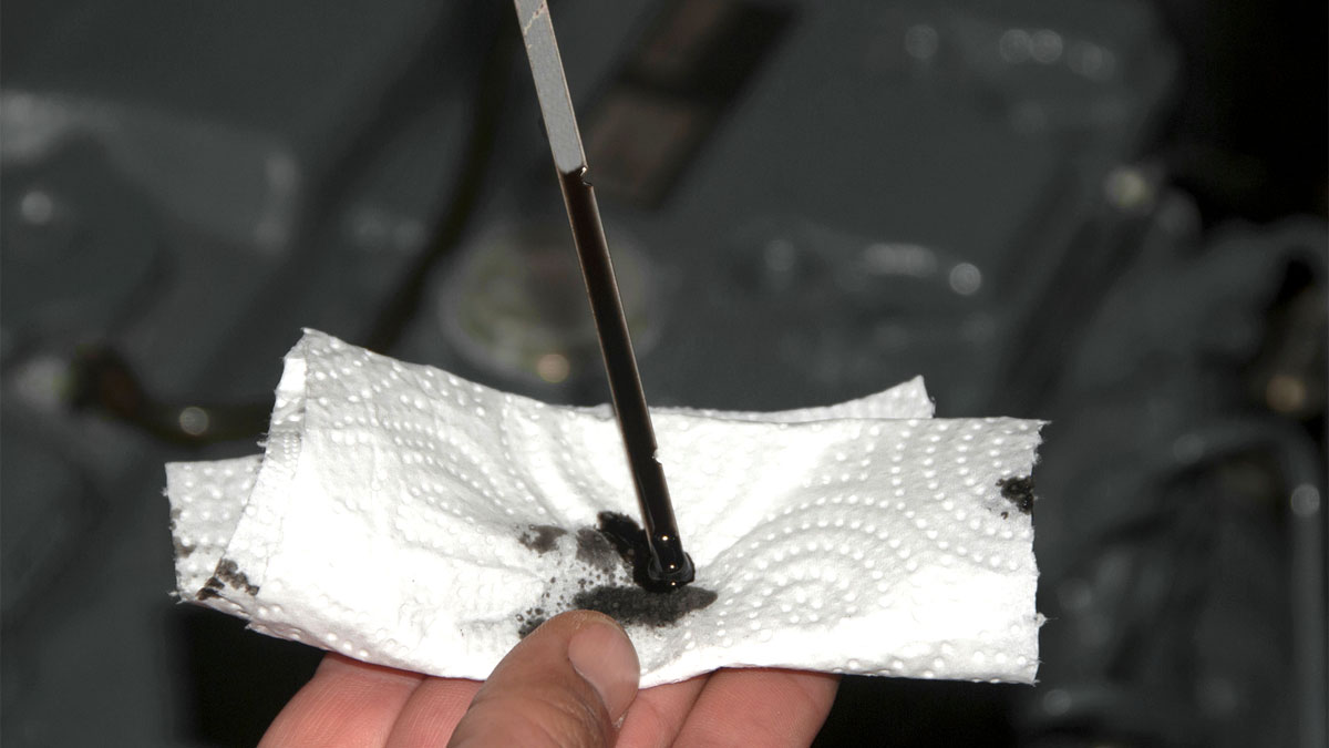 How Much Oil Is Left When Dipstick Is Dry