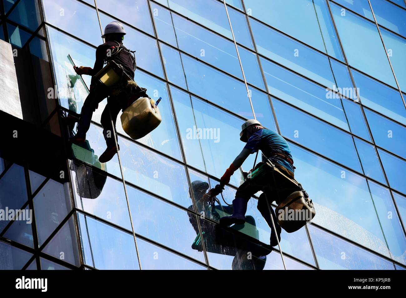 How Much Does A Window Washer Make A Year